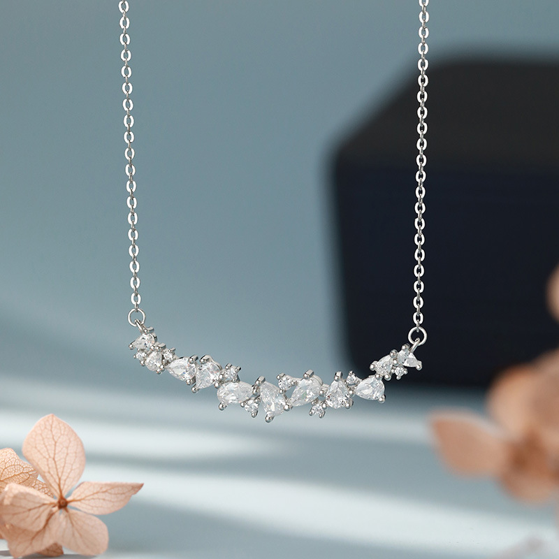 Pear Cut D VVS1 Moissanite Pen - مراجعة Crystal Choker Necklace وسعره