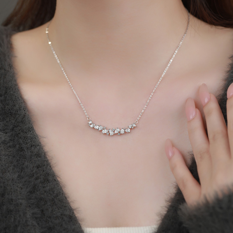 Pear Cut D VVS1 Moissanite Pen - مراجعة Crystal Choker Necklace وسعره