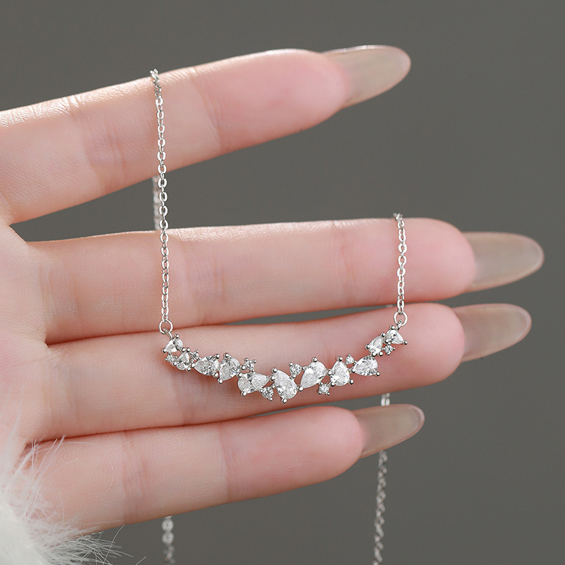 Pear Cut D VVS1 Moissanite Pen - مراجعة Crystal Choker Necklace وسعره
