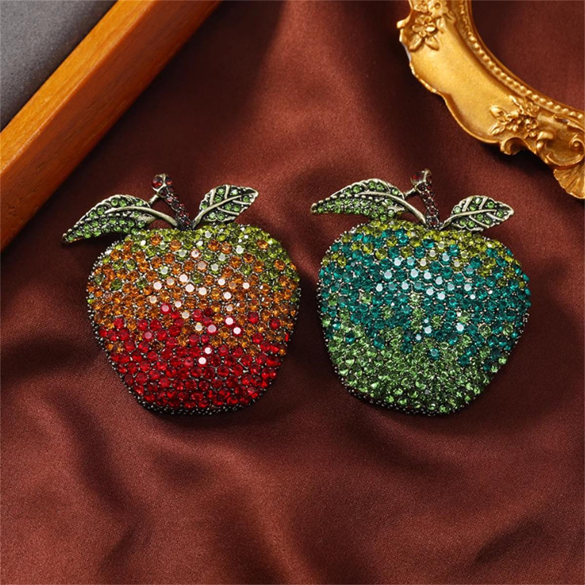 Literary Retro Apple Brooch Ha - مراجعة Eve Jewelry & Watches Distribuidor Oficial Rolex وسعره