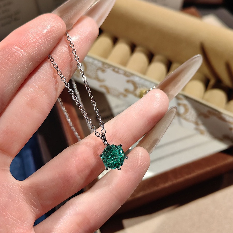 2ct Green Simulated Nano Emera - مراجعة Crystal Choker Necklace وسعره